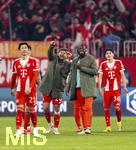 18.03.2026,  Fussball UEFA Championsleague 2025/2026: Achtelfinale Rückspiel,  FC Bayern München - Atalanta Bergamo, in der Allianz-Arena München, v.li: Hiroki Ito (FC Bayern München), Tom Bischof (Bayern München), Dayot Upamecano (FC Bayern München), Deniz Ofli (FC Bayern München) nach dem Spiel 