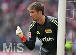 21.03.2026, Fussball Bundesliga 2025/2026, 27.Spieltag, FC Bayern München - 1.FC Union Berlin, in der Allianz-Arena München,      Torwart Frederik Rönnow (Union Berlin) gestikuliert


