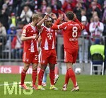21.03.2026, Fussball Bundesliga 2025/2026, 27.Spieltag, FC Bayern München - 1.FC Union Berlin, in der Allianz-Arena München,      v.l. Konrad Laimer (FC Bayern München), Serge Gnabry (FC Bayern München) und Leon Goretzka (FC Bayern München) jubeln.


