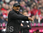 21.03.2026, Fussball Bundesliga 2025/2026, 27.Spieltag, FC Bayern München - 1.FC Union Berlin, in der Allianz-Arena München,      Trainer Vincent Kompany (FC Bayern München) gestikuliert.


