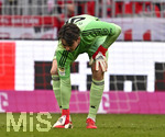 21.03.2026, Fussball Bundesliga 2025/2026, 27.Spieltag, FC Bayern München - 1.FC Union Berlin, in der Allianz-Arena München,      Torwart Jonas Urbig (FC Bayern München) 


