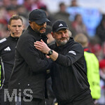 21.03.2026, Fussball Bundesliga 2025/2026, 27.Spieltag, FC Bayern München - 1.FC Union Berlin, in der Allianz-Arena München,      Trainer Vincent Kompany (FC Bayern München) tröstet Trainer Steffen Baumgart (Union Berlin) 


