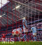 21.03.2026, Fussball Bundesliga 2025/2026, 27.Spieltag, FC Bayern München - 1.FC Union Berlin, in der Allianz-Arena München,  Christopher Trimmel (Union Berlin), Danilho Doekhi (2.v.re, Union Berlin), Janik Haberer (Union Berlin) nach einem Gegentor bedient 