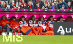 21.03.2026, Fussball Bundesliga 2025/2026, 27.Spieltag, FC Bayern München - 1.FC Union Berlin, in der Allianz-Arena München, Die jüngste Ersatzbank der Bayern mit den Nachwuchsspielern Maycon Cardozo (Bayern München), Guido Della Rovere (FC Bayern München), Torwart Leonard Prescott (FC Bayern München), Filip Pavic (FC Bayern München), Erblin Osmani (Bayern München), Deniz Ofli (FC Bayern München), 