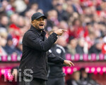 21.03.2026, Fussball Bundesliga 2025/2026, 27.Spieltag, FC Bayern München - 1.FC Union Berlin, in der Allianz-Arena München, Trainer Vincent Kompany (FC Bayern München) gibt Anweisungen.