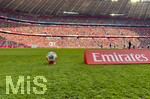 21.03.2026, Fussball Bundesliga 2025/2026, 27.Spieltag, FC Bayern München - 1.FC Union Berlin, in der Allianz-Arena München,  Der Spielball liegt auf einem Hütchen am Spielfeldrand bereit.