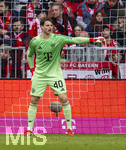 21.03.2026, Fussball Bundesliga 2025/2026, 27.Spieltag, FC Bayern München - 1.FC Union Berlin, in der Allianz-Arena München, Torwart Jonas Urbig (FC Bayern München) 