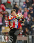 21.03.2026, Fussball Bundesliga 2025/2026, 27.Spieltag, FC Bayern München - 1.FC Union Berlin, in der Allianz-Arena München, Torwart Jonas Urbig (FC Bayern München) beim Aufwärmen,  