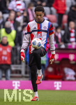 21.03.2026, Fussball Bundesliga 2025/2026, 27.Spieltag, FC Bayern München - 1.FC Union Berlin, in der Allianz-Arena München, Torwart Leonard Prescott (FC Bayern München) beim Aufwärmen.