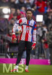21.03.2026, Fussball Bundesliga 2025/2026, 27.Spieltag, FC Bayern München - 1.FC Union Berlin, in der Allianz-Arena München, Torwart Leonard Prescott (FC Bayern München) beim Aufwärmen, 