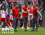 21.03.2026, Fussball Bundesliga 2025/2026, 27.Spieltag, FC Bayern München - 1.FC Union Berlin, in der Allianz-Arena München, Staff des FCB beim Aufwärmen im Gespräch.