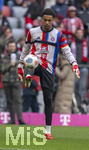 21.03.2026, Fussball Bundesliga 2025/2026, 27.Spieltag, FC Bayern München - 1.FC Union Berlin, in der Allianz-Arena München, Torwart Leonard Prescott (FC Bayern München) beim Aufwärmen. 