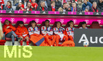 21.03.2026, Fussball Bundesliga 2025/2026, 27.Spieltag, FC Bayern München - 1.FC Union Berlin, in der Allianz-Arena München, Ersatzbank, lauter junge Nachwuchsspieler in der Reihe: von links:  Maycon Cardozo (Bayern München), Guido Della Rovere (FC Bayern München), Torwart Leonard Prescott (FC Bayern München), Erblin Osmani (Bayern München), Filip Pavic (FC Bayern München), Deniz Ofli (FC Bayern München), 