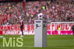 21.03.2026, Fussball Bundesliga 2025/2026, 27.Spieltag, FC Bayern München - 1.FC Union Berlin, in der Allianz-Arena München, Der Spielball liegt auf der Stele bereit. Mit dem aufgedruckten Slogan: Together Stop hate, be a Team. 