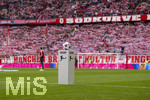 21.03.2026, Fussball Bundesliga 2025/2026, 27.Spieltag, FC Bayern München - 1.FC Union Berlin, in der Allianz-Arena München, Der Spielball liegt auf der Stele bereit. Mit dem aufgedruckten Slogan: Together Stop hate, be a Team. 