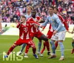 21.03.2026, Fussball Bundesliga 2025/2026, 27.Spieltag, FC Bayern München - 1.FC Union Berlin, in der Allianz-Arena München, von links:  Lennart Karl (FC Bayern München), Dayot Upamecano (FC Bayern München), Leopold Querfeld (Union Berlin), Andrej Ilic (Union Berlin) 