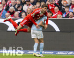 21.03.2026, Fussball Bundesliga 2025/2026, 27.Spieltag, FC Bayern München - 1.FC Union Berlin, in der Allianz-Arena München, Leon Goretzka (FC Bayern München) auf dem Rücken von Janik Haberer (Union Berlin) 
