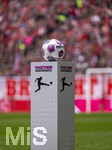 21.03.2026, Fussball Bundesliga 2025/2026, 27.Spieltag, FC Bayern München - 1.FC Union Berlin, in der Allianz-Arena München, Der Spielball liegt auf der Stele bereit. Mit dem aufgedruckten Slogan: Together Stop hate, be a Team. 