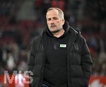 22.03.2026, Fussball 1. Bundesliga 2025/2026, 27.Spieltag, FC Augsburg - VfB Stuttgart, in der WWK-Arena Augsburg. Trainer Manuel Baum (FC Augsburg) nachdenklich.
 

