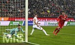 22.03.2026, Fussball 1. Bundesliga 2025/2026, 27.Spieltag, FC Augsburg - VfB Stuttgart, in der WWK-Arena Augsburg. Deniz Undav (Stuttgart) trifft zum 0:1 gegen Torwart Finn Dahmen (FC Augsburg) 
 

