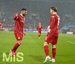 22.03.2026, Fussball 1. Bundesliga 2025/2026, 27.Spieltag, FC Augsburg - VfB Stuttgart, in der WWK-Arena Augsburg. v.l. Deniz Undav (Stuttgart) und Angelo Stiller (Stuttgart) jubeln
 

