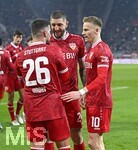 22.03.2026, Fussball 1. Bundesliga 2025/2026, 27.Spieltag, FC Augsburg - VfB Stuttgart, in der WWK-Arena Augsburg. v.l. Deniz Undav (Stuttgart), Jeff Chabot (Stuttgart) und Chris Führich (Stuttgart) jubeln
 

