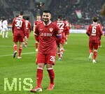 22.03.2026, Fussball 1. Bundesliga 2025/2026, 27.Spieltag, FC Augsburg - VfB Stuttgart, in der WWK-Arena Augsburg. Deniz Undav (Stuttgart) bedankt sich bei den Fans
 

