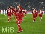 22.03.2026, Fussball 1. Bundesliga 2025/2026, 27.Spieltag, FC Augsburg - VfB Stuttgart, in der WWK-Arena Augsburg. Deniz Undav (Stuttgart) bedankt sich bei den Fans
 

