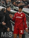 22.03.2026, Fussball 1. Bundesliga 2025/2026, 27.Spieltag, FC Augsburg - VfB Stuttgart, in der WWK-Arena Augsburg.
  Chema Andres (Stuttgart) geht aus dem Spiel.

