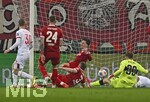 22.03.2026, Fussball 1. Bundesliga 2025/2026, 27.Spieltag, FC Augsburg - VfB Stuttgart, in der WWK-Arena Augsburg. Anton Kade (FC Augsburg) trifft hier zum 2:4. v.l. Anton Kade (FC Augsburg), Jeff Chabot (Stuttgart), Angelo Stiller (Stuttgart), Ramon Hendriks (Stuttgart) und Torwart Alexander Nübel (Stuttgart) 
 

