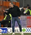 22.03.2026, Fussball 1. Bundesliga 2025/2026, 27.Spieltag, FC Augsburg - VfB Stuttgart, in der WWK-Arena Augsburg. Trainer Manuel Baum (FC Augsburg) gestikuliert.
 

