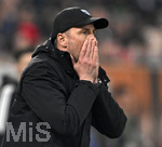 22.03.2026, Fussball 1. Bundesliga 2025/2026, 27.Spieltag, FC Augsburg - VfB Stuttgart, in der WWK-Arena Augsburg. Trainer Sebastian Hoeneß (Stuttgart) schlägt die Hände vors Gesicht. 
 

