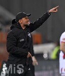 22.03.2026, Fussball 1. Bundesliga 2025/2026, 27.Spieltag, FC Augsburg - VfB Stuttgart, in der WWK-Arena Augsburg. Trainer Sebastian Hoeneß (Stuttgart) gestikuliert
 

