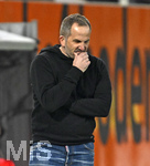 22.03.2026, Fussball 1. Bundesliga 2025/2026, 27.Spieltag, FC Augsburg - VfB Stuttgart, in der WWK-Arena Augsburg. Trainer Manuel Baum (FC Augsburg) nachdenklich.
 

