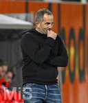 22.03.2026, Fussball 1. Bundesliga 2025/2026, 27.Spieltag, FC Augsburg - VfB Stuttgart, in der WWK-Arena Augsburg. Trainer Manuel Baum (FC Augsburg) nachdenklich.
 

