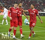 22.03.2026, Fussball 1. Bundesliga 2025/2026, 27.Spieltag, FC Augsburg - VfB Stuttgart, in der WWK-Arena Augsburg. v.l. Ermedin Demirovic (Stuttgart), Nikolas Nartey (Stuttgart)  jubeln.
 

