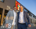 22.03.2026, Fussball 1. Bundesliga 2025/2026, 27.Spieltag, FC Augsburg - VfB Stuttgart, in der WWK-Arena Augsburg. v.li: Ex-Augsburger Raul Bobadilla (Argentinien) zu Gast beim Spiel mit seinem Berater Pablo Bengeochea (ARG/GER). (Vor Veröffentlichung bitte Genehmigung einholen!!)