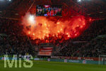 22.03.2026, Fussball 1. Bundesliga 2025/2026, 27.Spieltag, FC Augsburg - VfB Stuttgart, in der WWK-Arena Augsburg. Auswärtsfans Stuttgart, Fans, Zuschauer, Publikum, Fanblock, Tribüne, Anhänger, Fußballfan, Personen, Publikum, Fan, Supporters, Supporter, Ultras, Fahnen, Flaggen, Vereinsfarben 