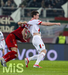 22.03.2026, Fussball 1. Bundesliga 2025/2026, 27.Spieltag, FC Augsburg - VfB Stuttgart, in der WWK-Arena Augsburg. Jeff Chabot (Stuttgart) zerrt am Trikot von Michael Gregoritsch (Augsburg) 