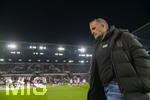 22.03.2026, Fussball 1. Bundesliga 2025/2026, 27.Spieltag, FC Augsburg - VfB Stuttgart, in der WWK-Arena Augsburg. Trainer Manuel Baum (FC Augsburg) nachdenklich 