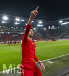 22.03.2026, Fussball 1. Bundesliga 2025/2026, 27.Spieltag, FC Augsburg - VfB Stuttgart, in der WWK-Arena Augsburg. Atakan Karazor (Stuttgart) nach dem Spiel bei den Fans 