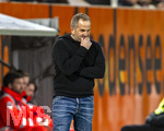 22.03.2026, Fussball 1. Bundesliga 2025/2026, 27.Spieltag, FC Augsburg - VfB Stuttgart, in der WWK-Arena Augsburg. Trainer Manuel Baum (FC Augsburg) nachdenklich 