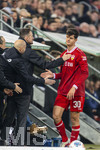 22.03.2026, Fussball 1. Bundesliga 2025/2026, 27.Spieltag, FC Augsburg - VfB Stuttgart, in der WWK-Arena Augsburg. Chema Andres (Stuttgart) nach seiner Auswechslung