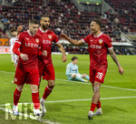 22.03.2026, Fussball 1. Bundesliga 2025/2026, 27.Spieltag, FC Augsburg - VfB Stuttgart, in der WWK-Arena Augsburg. Torjubel v.li: Ermedin Demirovic (Stuttgart), Josha Vagnoman (Stuttgart), Nikolas Nartey (Stuttgart) 