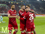 22.03.2026, Fussball 1. Bundesliga 2025/2026, 27.Spieltag, FC Augsburg - VfB Stuttgart, in der WWK-Arena Augsburg. Torjubel v.li: Ermedin Demirovic (Stuttgart), Josha Vagnoman (Stuttgart), Nikolas Nartey (Stuttgart), Deniz Undav (Stuttgart) 