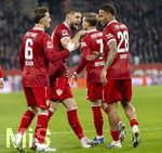 22.03.2026, Fussball 1. Bundesliga 2025/2026, 27.Spieltag, FC Augsburg - VfB Stuttgart, in der WWK-Arena Augsburg. v.li: Angelo Stiller (Stuttgart), Jeff Chabot (Stuttgart), Maximilian Mittelstädt (Stuttgart), Nikolas Nartey (Stuttgart) Torjubel, 