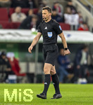 22.03.2026, Fussball 1. Bundesliga 2025/2026, 27.Spieltag, FC Augsburg - VfB Stuttgart, in der WWK-Arena Augsburg. Schiedsrichter Felix Zwayer pfeift