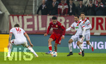 22.03.2026, Fussball 1. Bundesliga 2025/2026, 27.Spieltag, FC Augsburg - VfB Stuttgart, in der WWK-Arena Augsburg. mitte Tiago Tomas (Stuttgart) am Ball 