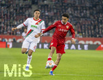 22.03.2026, Fussball 1. Bundesliga 2025/2026, 27.Spieltag, FC Augsburg - VfB Stuttgart, in der WWK-Arena Augsburg. v.li: Noahkai Dominic Banks (FC Augsburg) gegen Tiago Tomas (Stuttgart) 