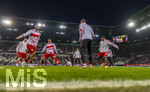 22.03.2026, Fussball 1. Bundesliga 2025/2026, 27.Spieltag, FC Augsburg - VfB Stuttgart, in der WWK-Arena Augsburg. Aufwärmen der Stuttgarter Spieler, Luca Jaquez (Stuttgart), Jeremy Arevalo (Stuttgart) Ermedin Demirovic (Stuttgart) Josha Vagnoman (Stuttgart) 